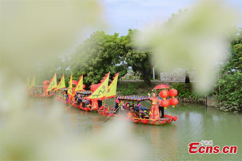 Mariage collectif sur l'eau pour 18 couples à Zhuhai