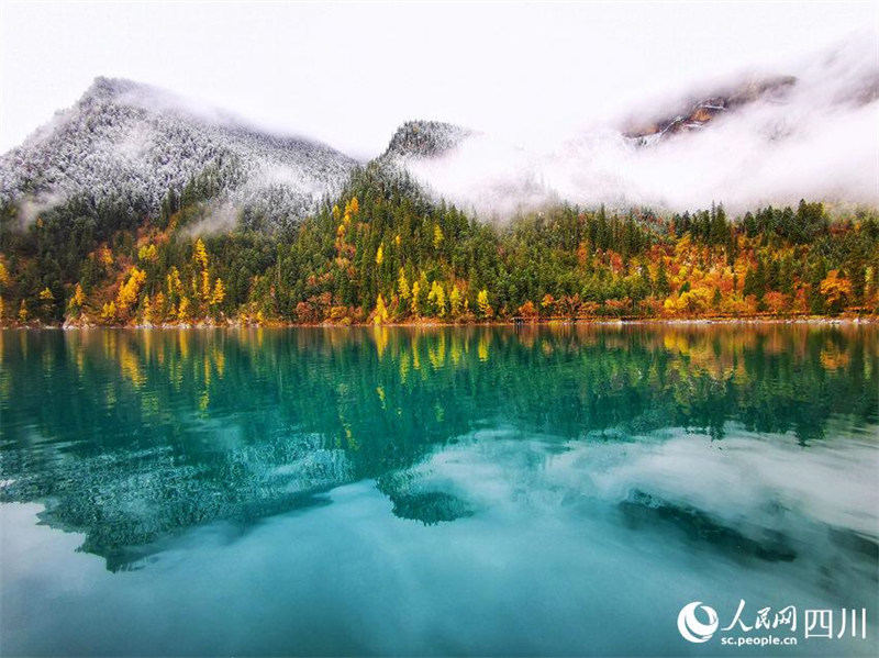 L'automne pittoresque de la vallée de Jiuzhaigou, dans le Sichuan