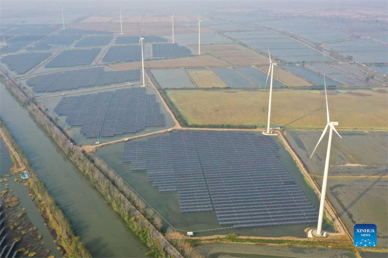 Le Jiangsu stimule le développement vert en promouvant l'énergie solaire et éolienne