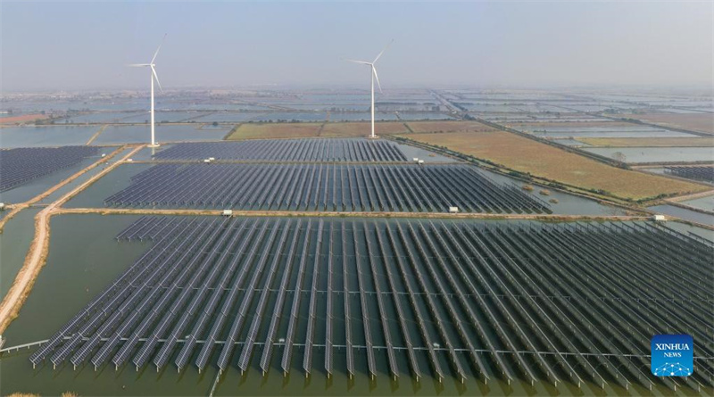 Le Jiangsu stimule le développement vert en promouvant l'énergie solaire et éolienne