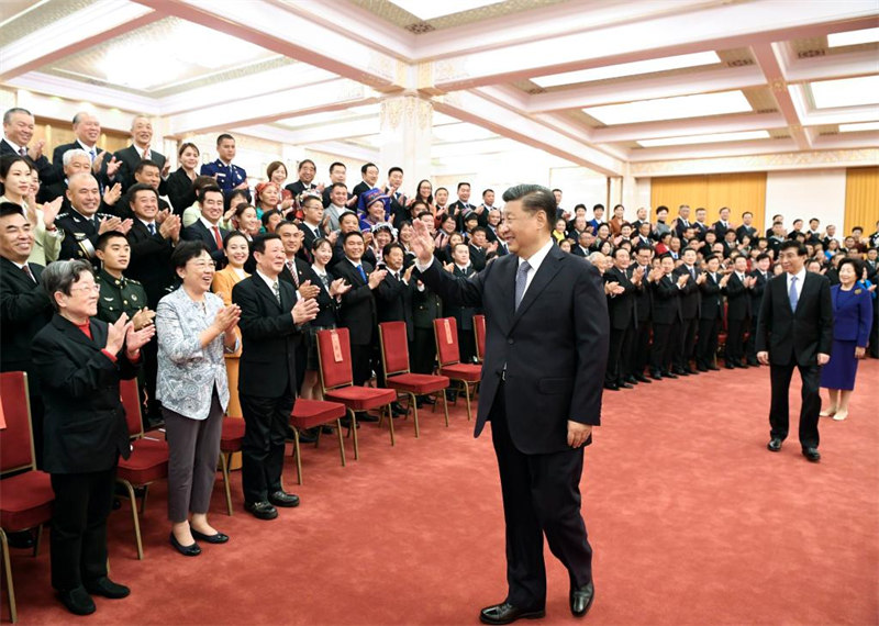 Xi Jinping rencontre des personnalités modèles en termes d'éthique