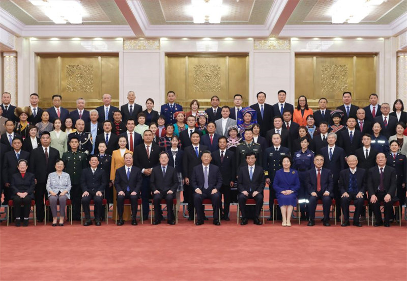 Xi Jinping rencontre des personnalités modèles en termes d'éthique