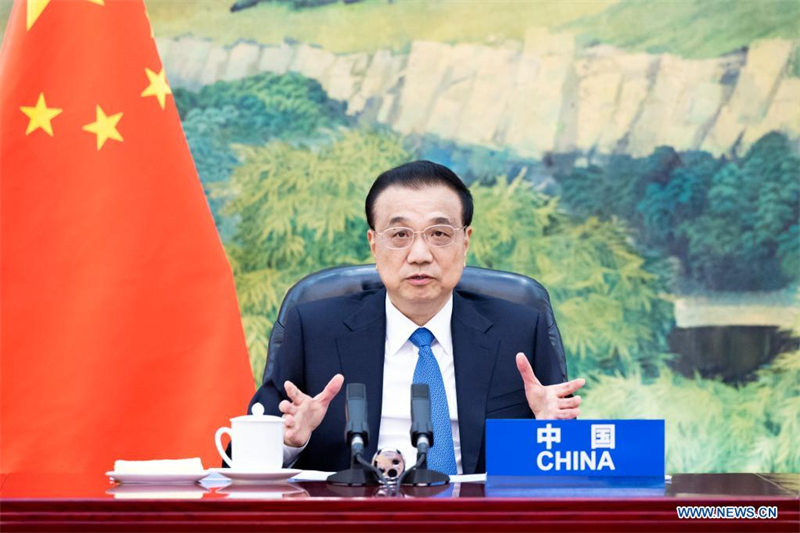 Le PM chinois appelle les pays asiatiques et européens à adhérer à la solidarité et à la coopération