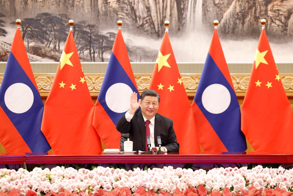 Xi Jinping et Thongloun Sisoulith assistent par liaison vidéo à l'inauguration du chemin de fer Chine-Laos