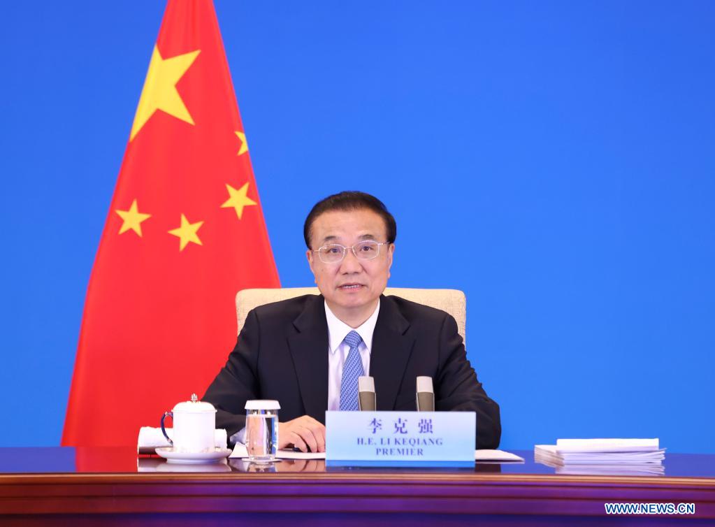 Le PM chinois tient la sixième Table ronde 