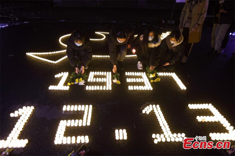 Nanjing : les étudiants rendent hommage aux victimes du massacre de 1937