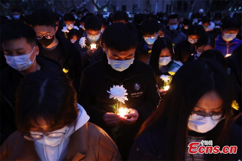 Nanjing : les étudiants rendent hommage aux victimes du massacre de 1937