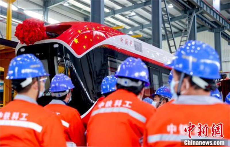 Le premier train aérien maglev de Chine est sorti des chaînes de production à Wuhan