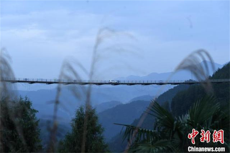 Un pont de téléphérique émerge dans le ciel de Chongqing