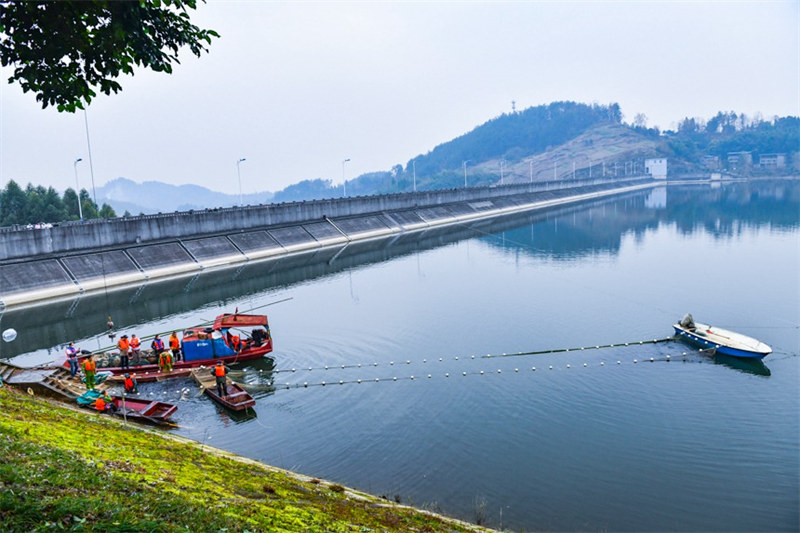 La pêche d'hiver démarre dans un réservoir écologique à Chongqing