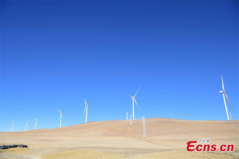 Le parc éolien le plus haut du monde produit de l'électricité au Tibet