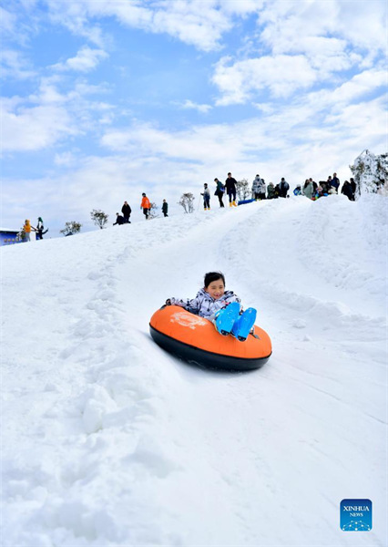 En photos : les gens profitent des activités d'hiver à travers la Chine