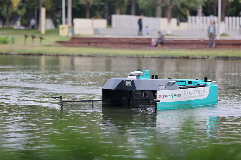 Hainan teste un bateau de nettoyage autonome, 20 fois plus efficace que le bateau à nettoyage manuel
