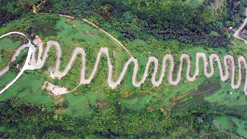 Yunnan : une route de 6,3 kilomètres avec 68 virages