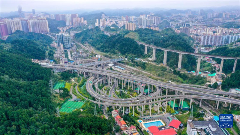 Une vue aérienne de l'échangeur « le plus compliqué » de Guiyang