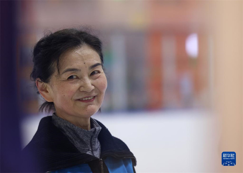 Une championne patineuse de 67 ans retourne sur la glace