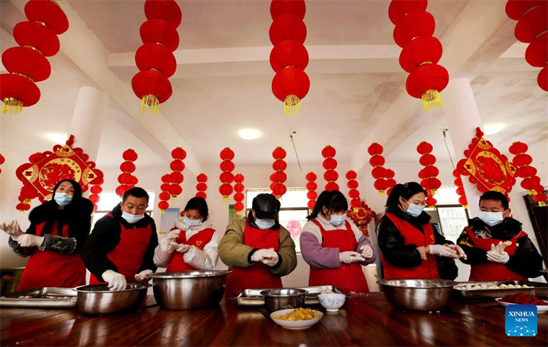 Divers événements organisés à travers la Chine pour célébrer le prochain Festival des lanternes