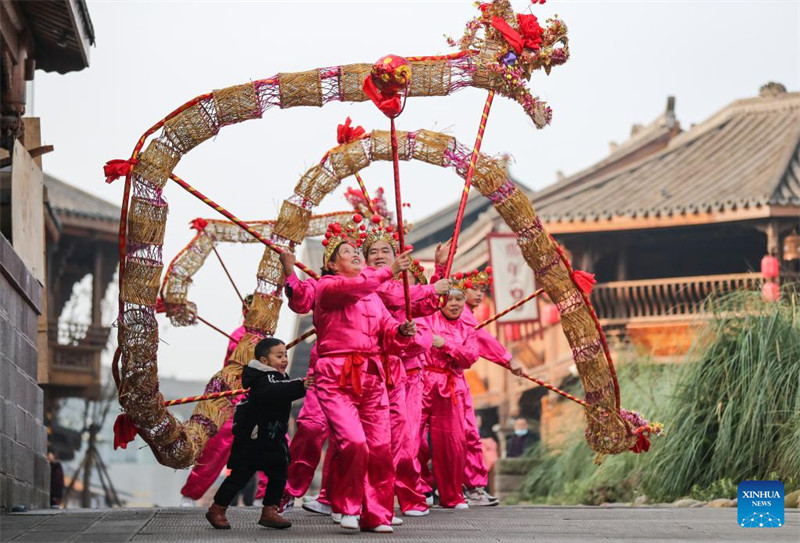 Divers événements organisés à travers la Chine pour célébrer le prochain Festival des lanternes