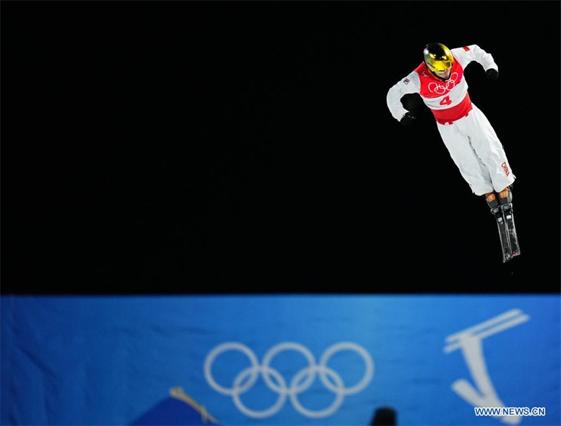 (BEIJING 2022) Le Chinois Qi Guangpu remporte l'or en saut acrobatique hommes