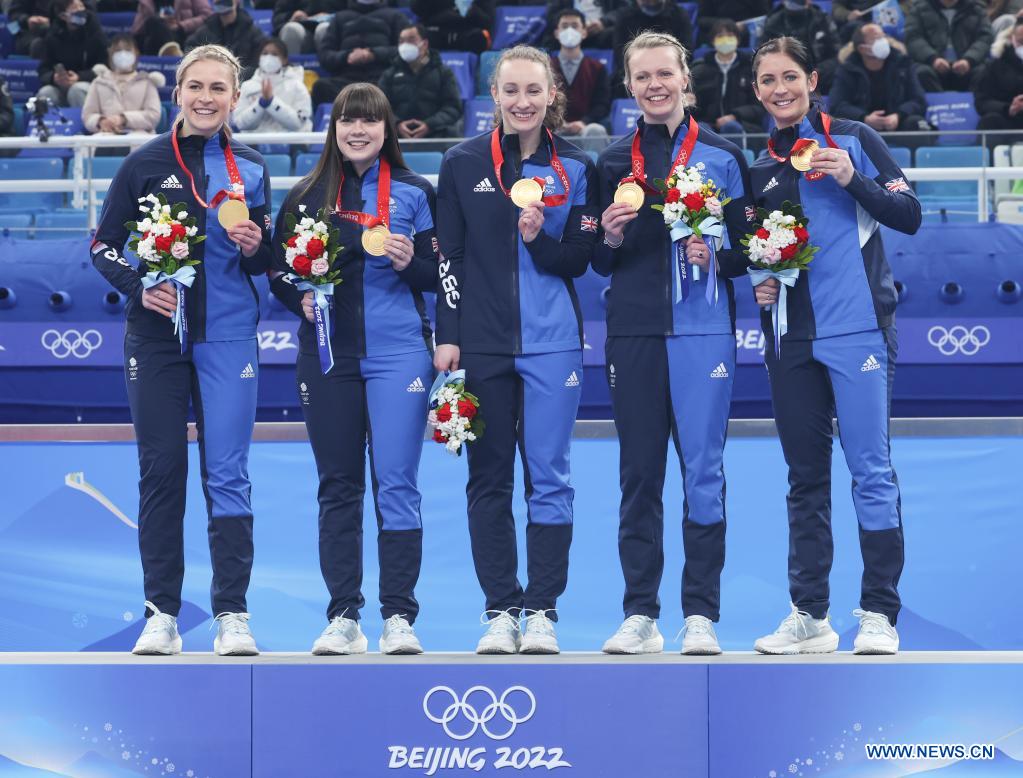 Le Royaume-Uni remporte l'or au curling féminin face au Japon