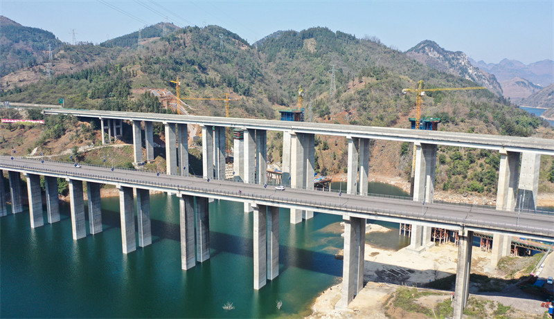 Dans la province du Guizhou, la construction de la voie ferrée Panxing progresse régulièrement