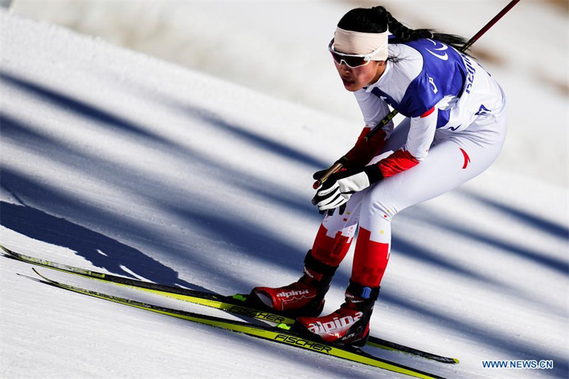Guo Yujie championne de para biathlon femmes sprint debout aux Jeux paralympiques d'hiver de Beijing