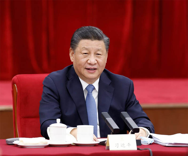 Xi Jinping rend visite à des conseillers politiques et participe à une discussion lors de la session annuelle