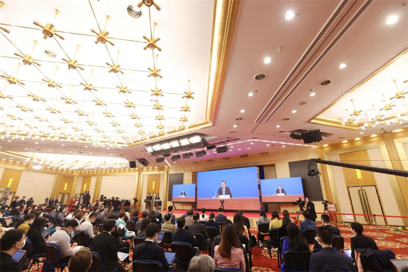 (Deux Sessions) Le PM chinois rencontre la presse après la session législative annuelle