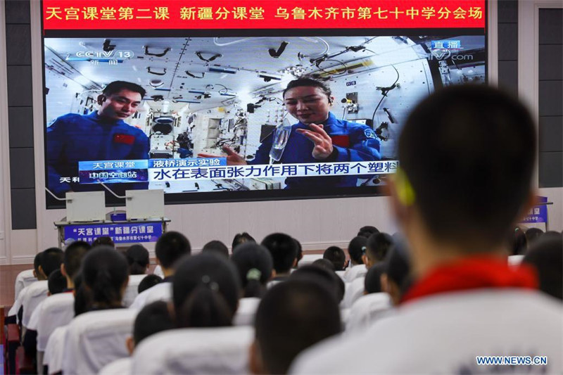 Les astronautes chinois donnent un deuxième cours depuis la station spatiale