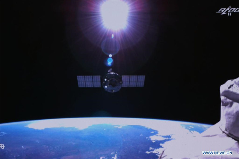 Le vaisseau cargo chinois Tianzhou-2 quitte le module central de la station spatiale