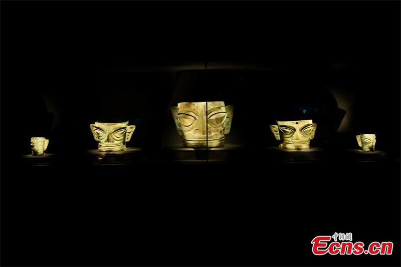La salle des bronzes récemment rénovée du Musée de Sanxingdui ouverte au public
