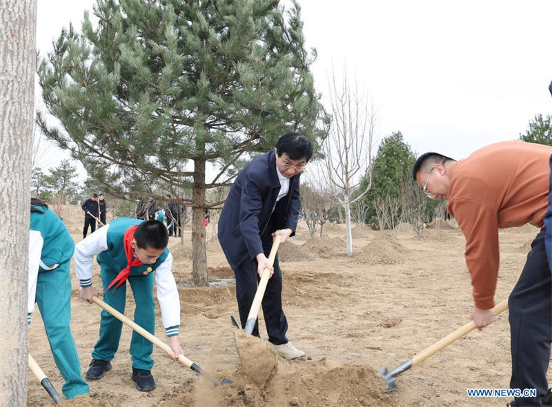 Xi Jinping plante des arbres pour la dixième année en tant que plus haut dirigeant chinois
