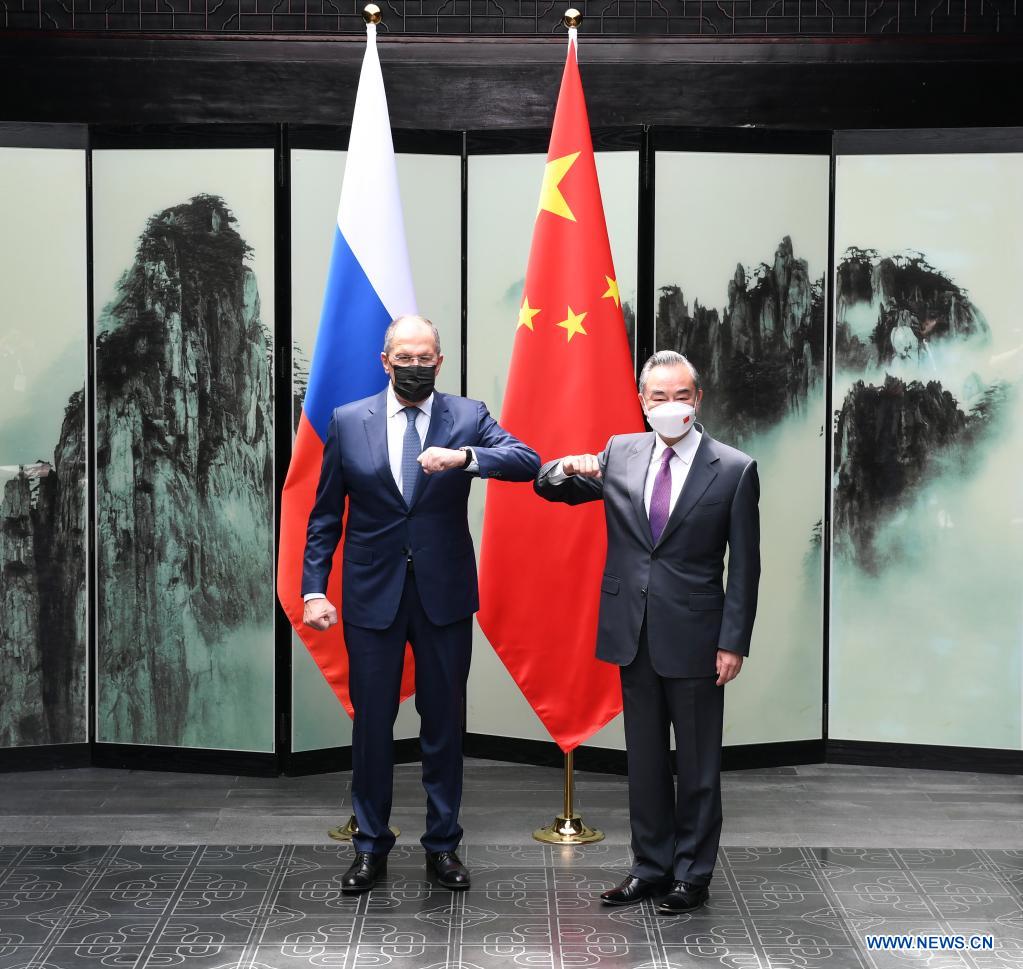 Le ministre chinois des AE s'entretient avec son homologue russe