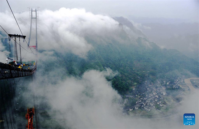 Hunan : le pont d'Aizhai devient la voie vers la prospérité pour les villageois locaux