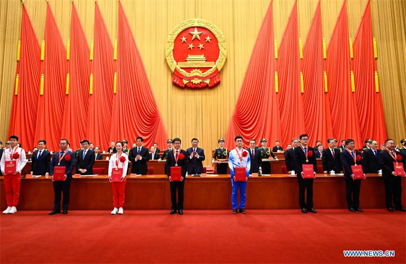 La Chine honore des unités et des individus pour leurs contributions aux Jeux olympiques et paralympiques d'hiver de Beijing 2022