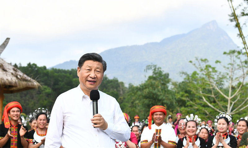 Xi Jinping inspecte Wuzhishan à Hainan