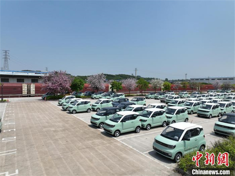 Les voitures fabriquées dans le Guangxi sont envoyées dans le monde entier sur un « porte-avions terrestre »
