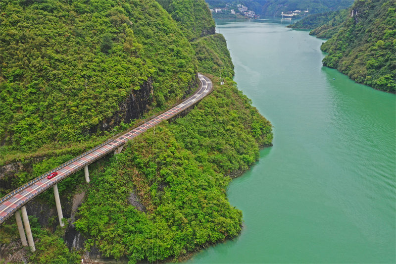 Chongqing : la route de la falaise, la voie vers la prospérité