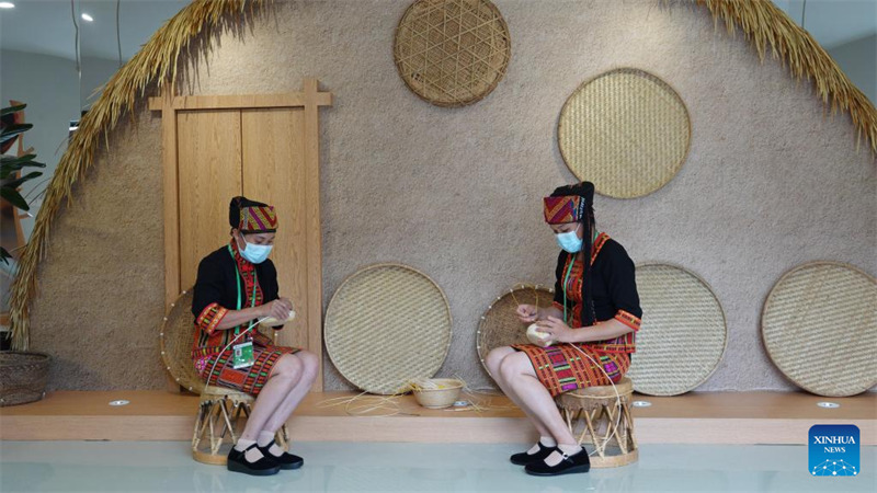 Ouverture d'une exposition culturelle sur la forêt tropicale au Forum de Bo'ao pour l'Asie