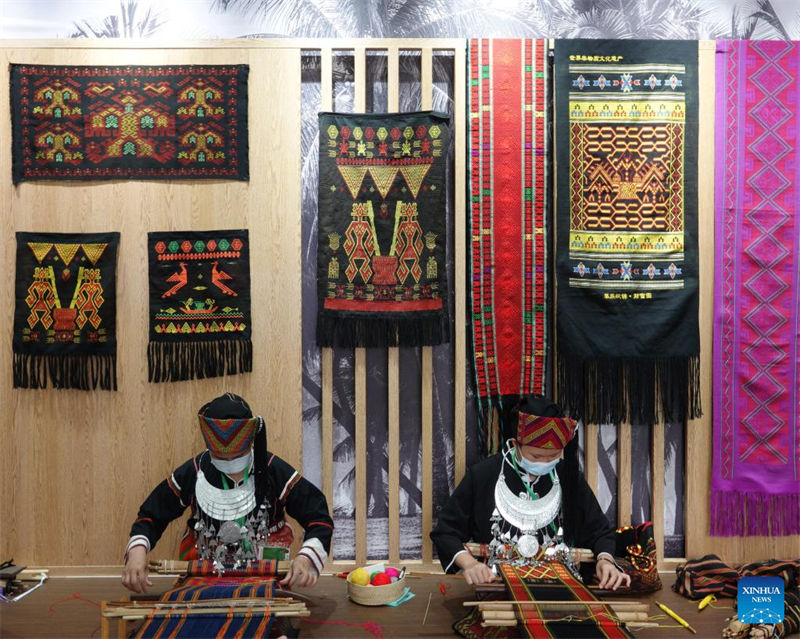 Ouverture d'une exposition culturelle sur la forêt tropicale au Forum de Bo'ao pour l'Asie