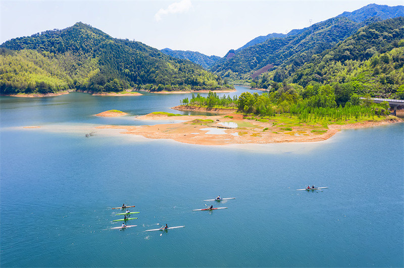 Zhejiang : les équipes de kayak et d'aviron sont occupées aux entraînements