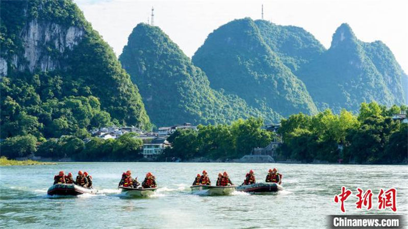Guangxi : former une équipe d'élite de sauvetage aquatique en « fendant les vagues »