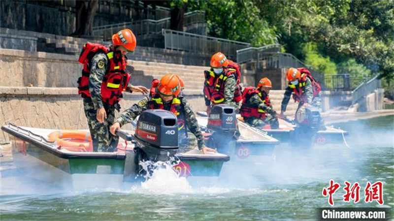 Guangxi : former une équipe d'élite de sauvetage aquatique en « fendant les vagues »