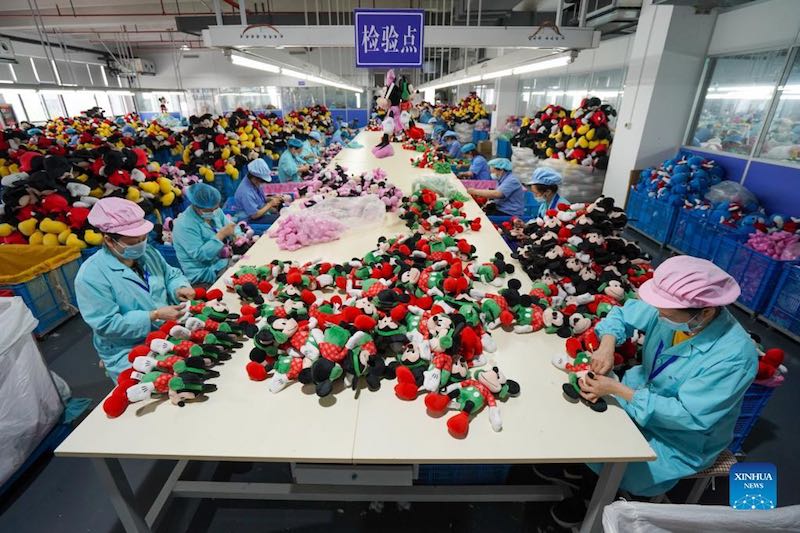 La production de jouets en peluche dans le village de Jinhuai, à Yangzhou