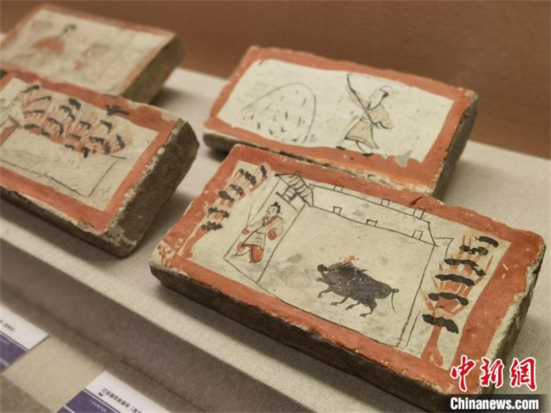 Une « bande dessinée » en briques de portraits retrace la vie passionnante des  Chinois de l'antiquité