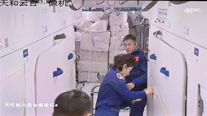 Chine : le vaisseau spatial habité Shenzhou-14 s'amarre à la combinaison de la station spatiale