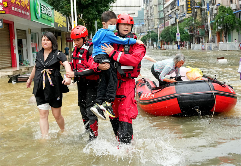 Guangxi : des opérations de sauvetage d'urgence en cours à Rongshui