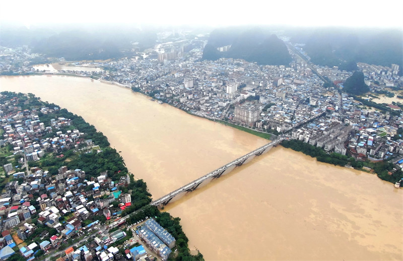 Guangxi : des opérations de sauvetage d'urgence en cours à Rongshui