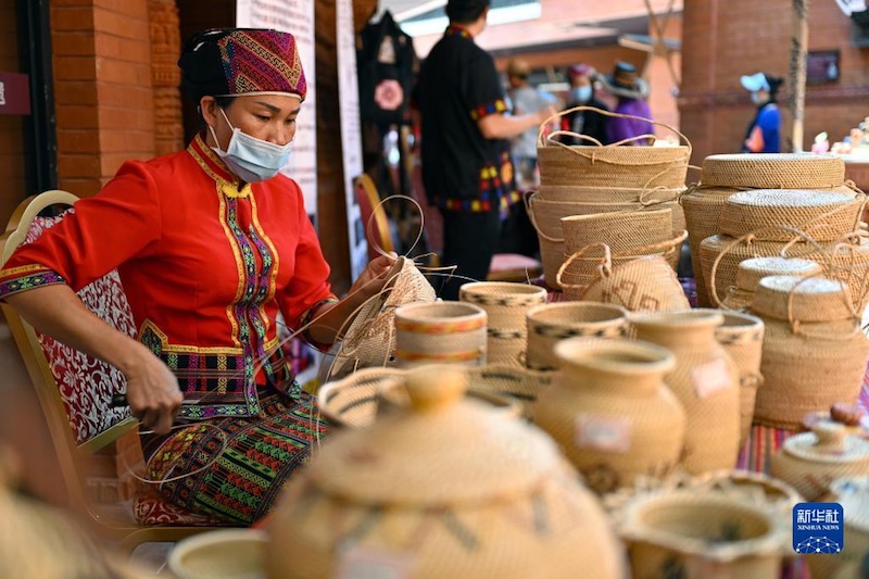 Hainan: découvrir la culture traditionnelle et ressentir le charme du patrimoine immatériel
