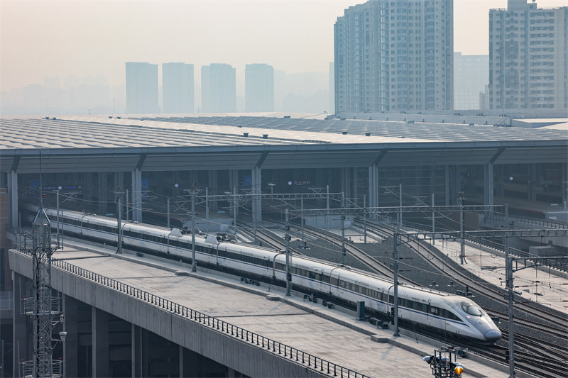 La gare de Fengtai de Beijing, la plus grande gare ferroviaire de passagers d'Asie, mise en service